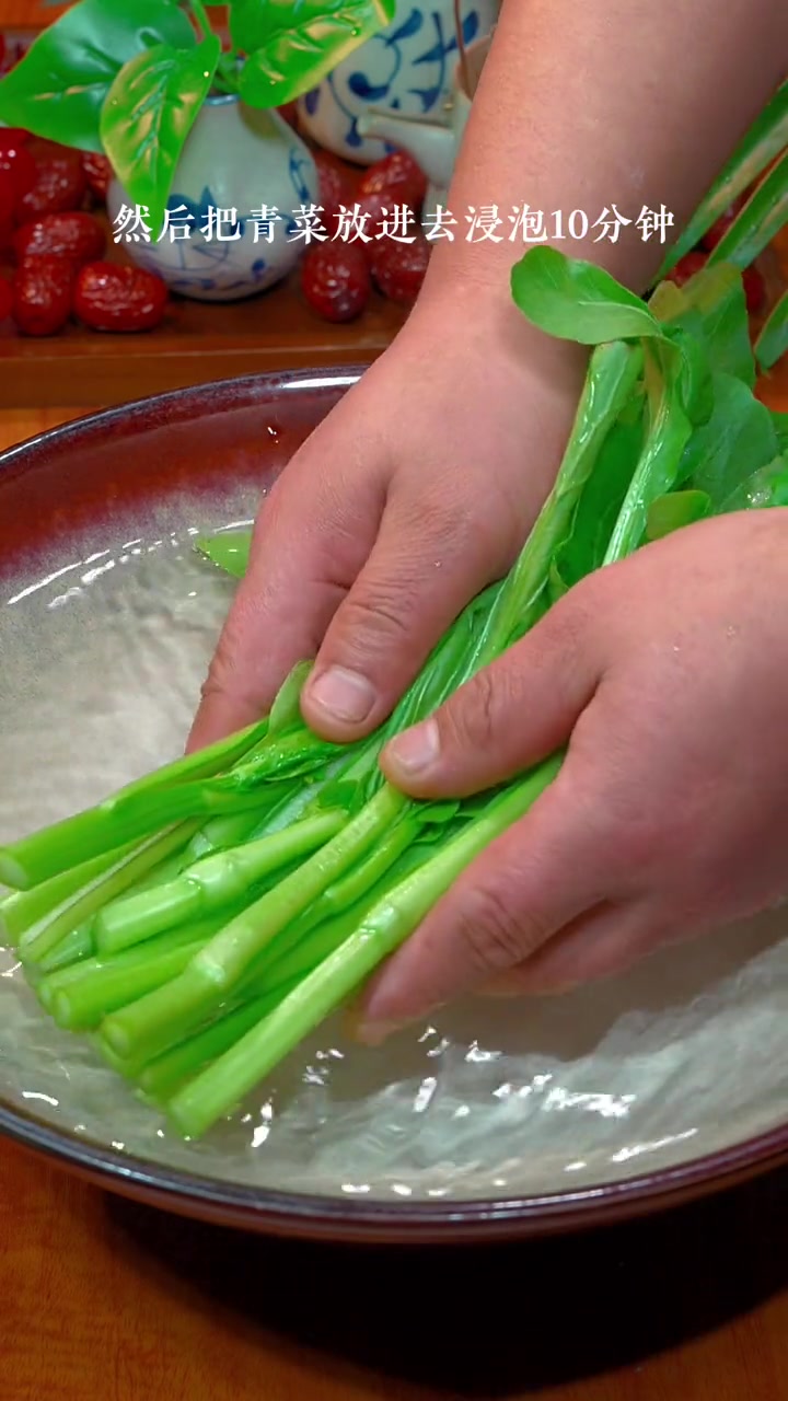 怎样才能把菜心做到脆嫩又好吃呢,做法简单,快来试试吧 家常菜 白灼菜心 +小助手