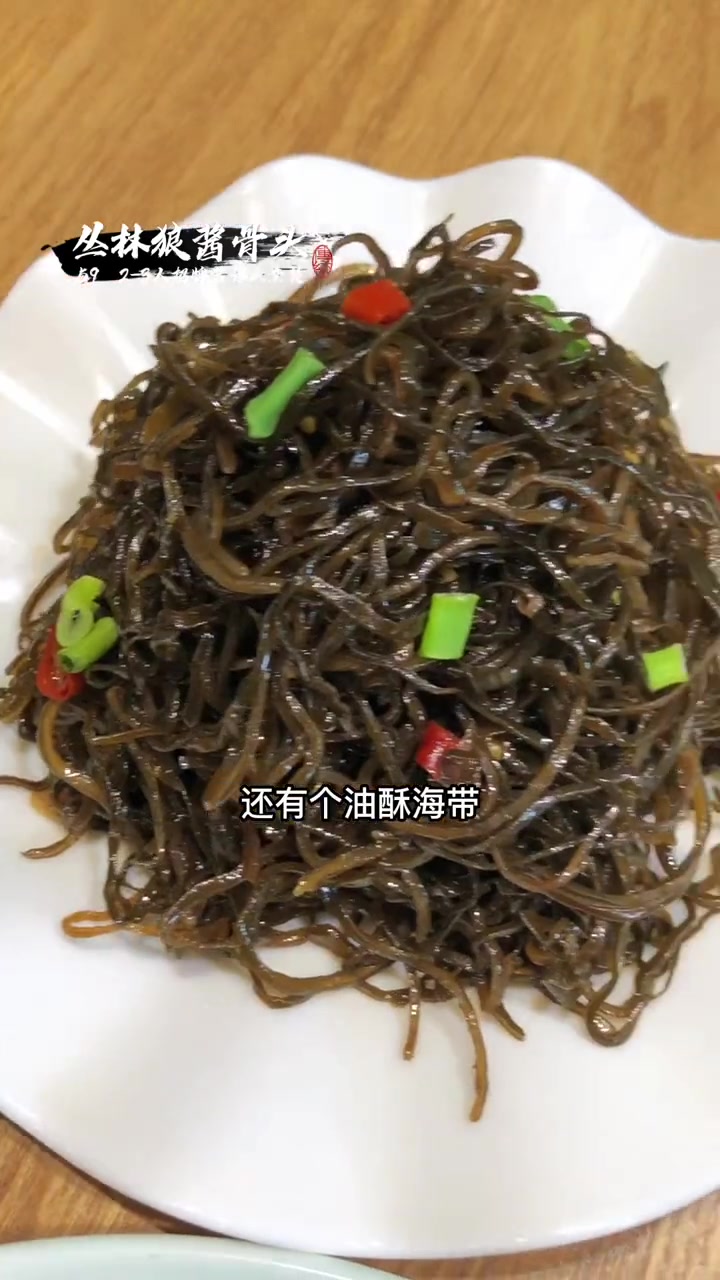 「丛林狼酱骨头」现在59享2-3人酱骨头套餐,4块大骨头,还有两个菜,自助小吃等等,快来丛