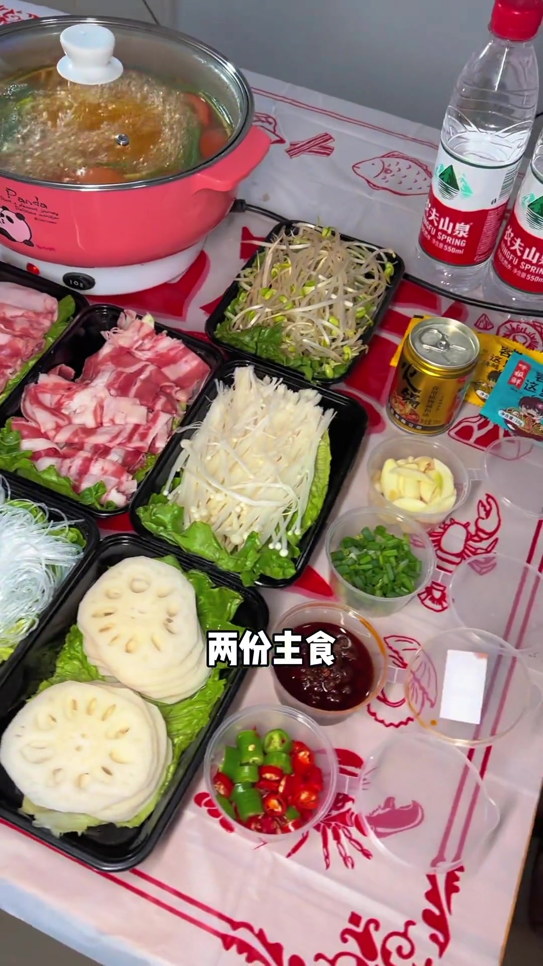 现在不出家门也能吃火锅了!商家直接把电锅都赠送给你!所有菜品都是免洗切,真的是懒人福音!.
