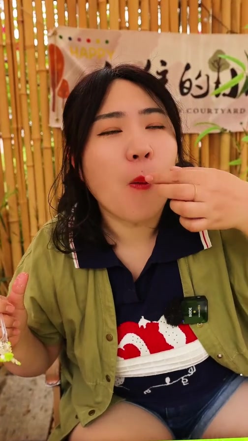 爆浆还拉丝,一口一个多巴胺,这个好利来溜溜梅蛋糕太爱了!