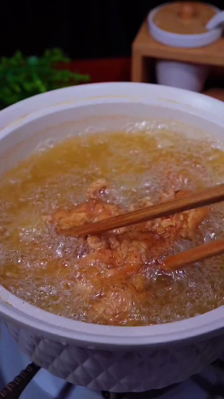 孩子喜欢吃的炸鸡腿,自己在家就能做 炸鸡腿 +小助手