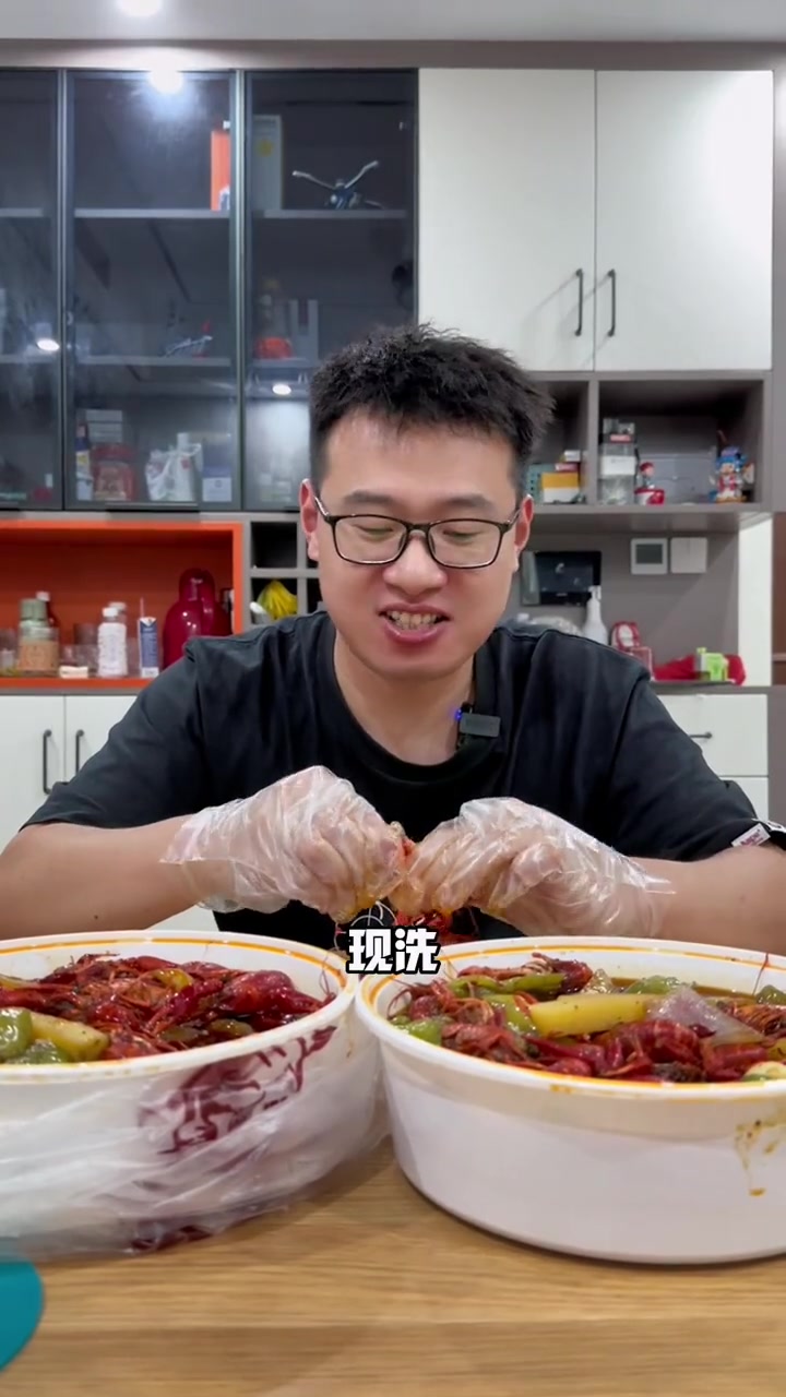 嘉兴老字号张家砂锅也开通外卖了,现在点龙虾外卖一小时内就可以送到家了,真的好方便,我点了一