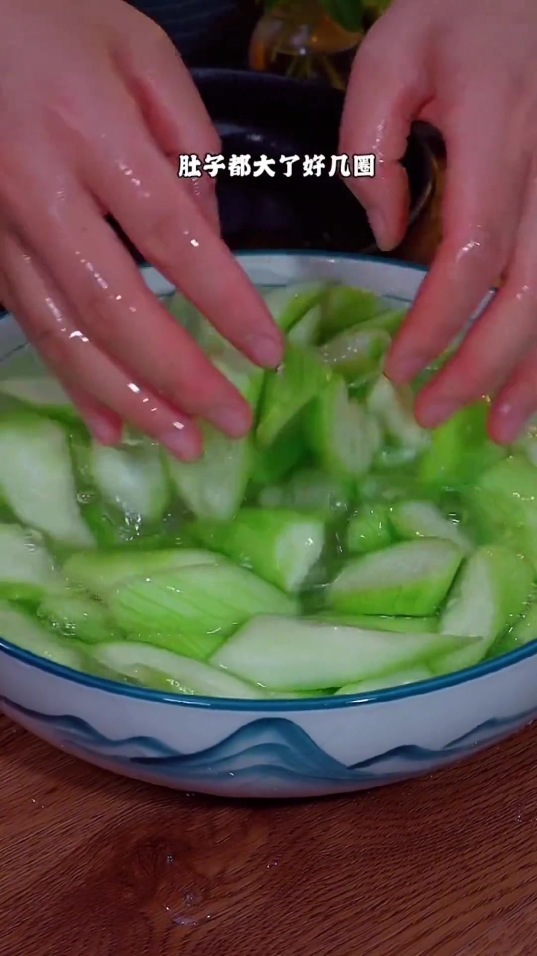 丝瓜炒毛豆,简单美味,好吃又下饭 家常菜 +小助手