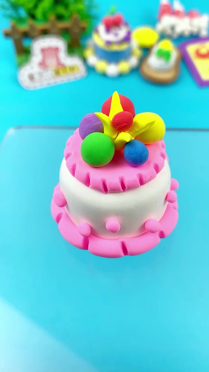 可爱小生日蛋糕