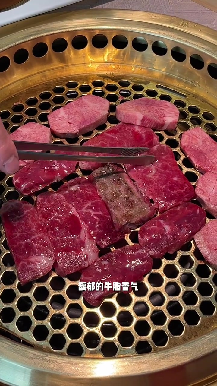 全是小包间的正宗日式烧肉也太赞了吧!高品质和牛烧肉,人均100+,好吃到我想住在这里!青岛