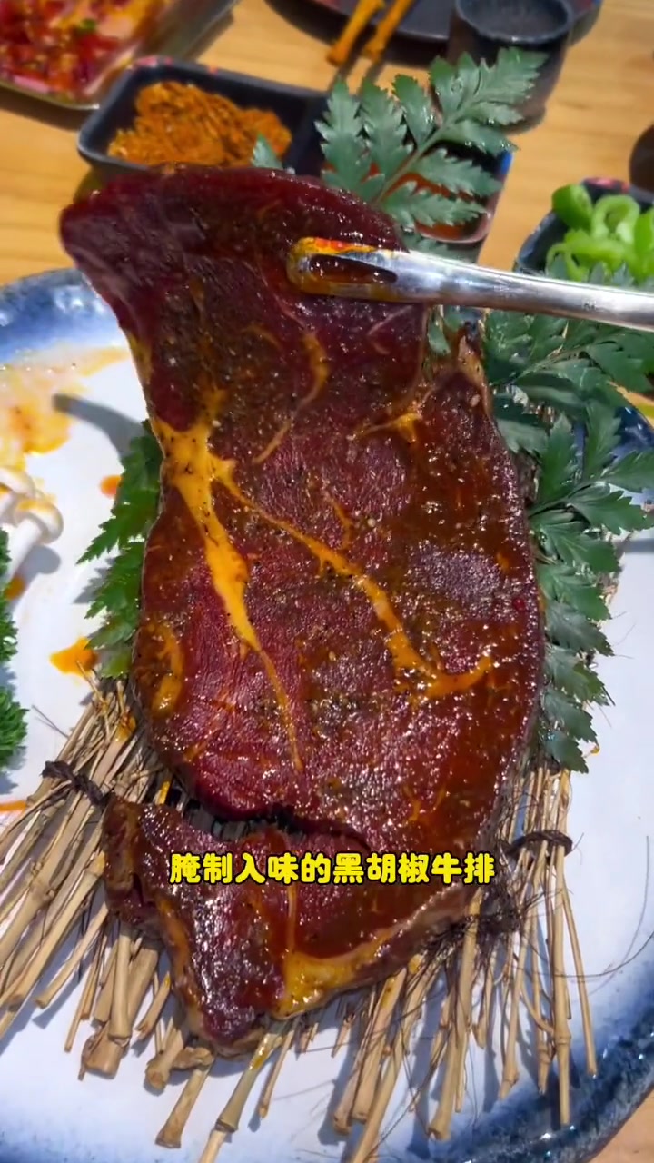 没有什么烦恼是一顿烤肉解决不了的。美食探店流量来了 一起吃烤肉 同城美食 特色烤肉店推荐