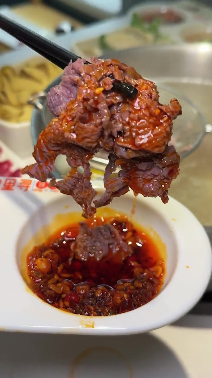 三里庵的宝藏潮汕火锅被我发现了!就是浪里寻臻牛火锅国购店,新鲜牛肉就是香!没有什么是一顿火