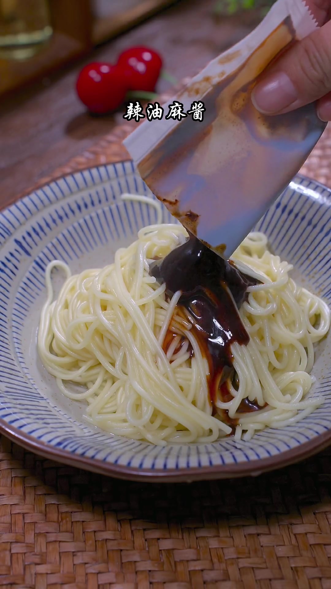 闺蜜推荐的 热干面 巨香啊,酸豆角酸辣脆爽嘎吱脆 麻将巨香吃到撑 早餐吃什么 速食美食 湖