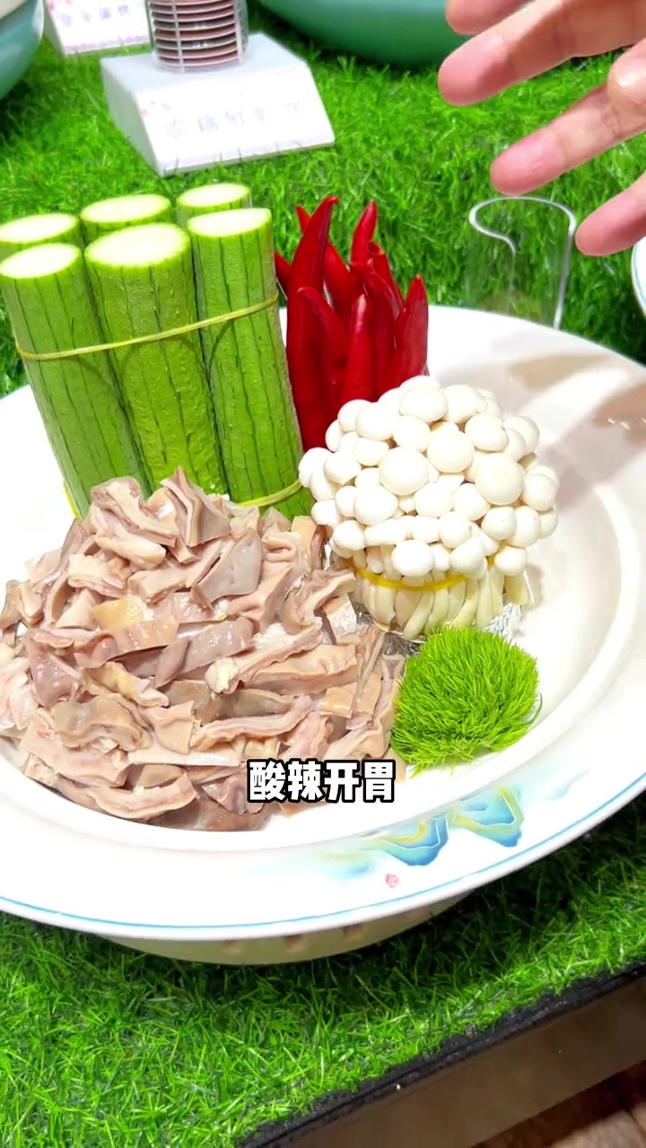 退旧迎新 热菜展档更新了,暑假来临 炎热的夏季没有胃口不爱吃饭 千禧楼大酒店精心为你挑选几