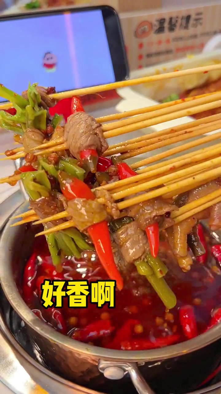 孤独小火锅应该改名为快乐小火锅!开业期锅底还免费!太好吃了呜呜( 美食探店 大斌家孤独小火