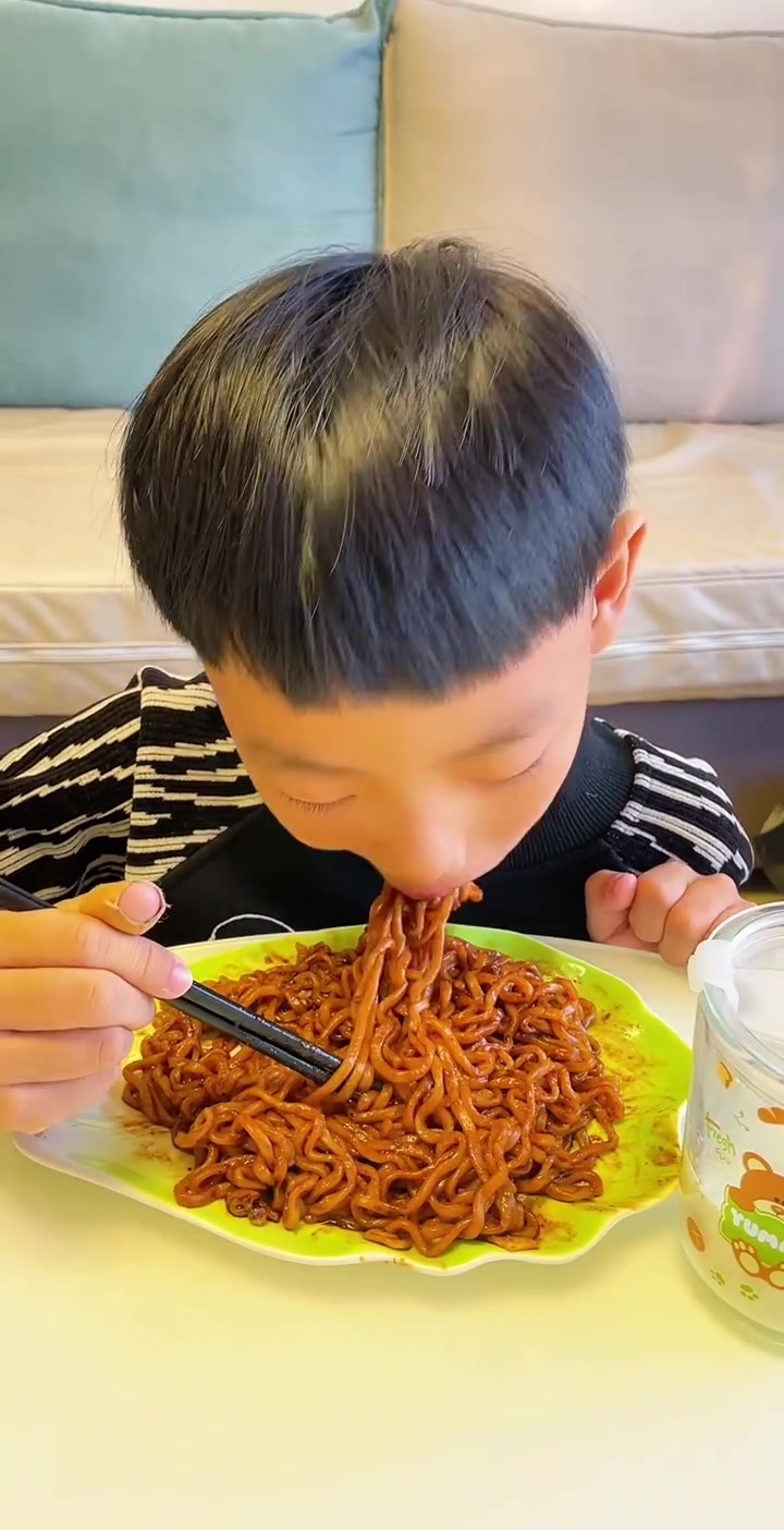 三养的炸酱面是小博的最爱。火鸡面其他的也都很好吃