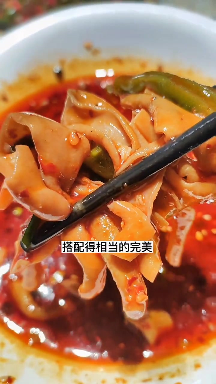 新年的团年餐安排在鹅艺空间,环境和服务都很不错,菜品搭配得很完美,味道也巴适!心动年味 心