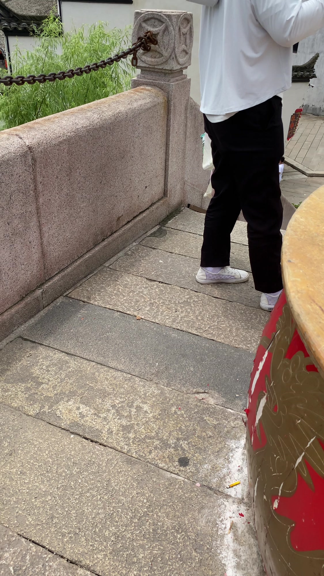 红菱么菜,九条根,大姐梳头二面分,梳起头来真好看,戴起花来真……