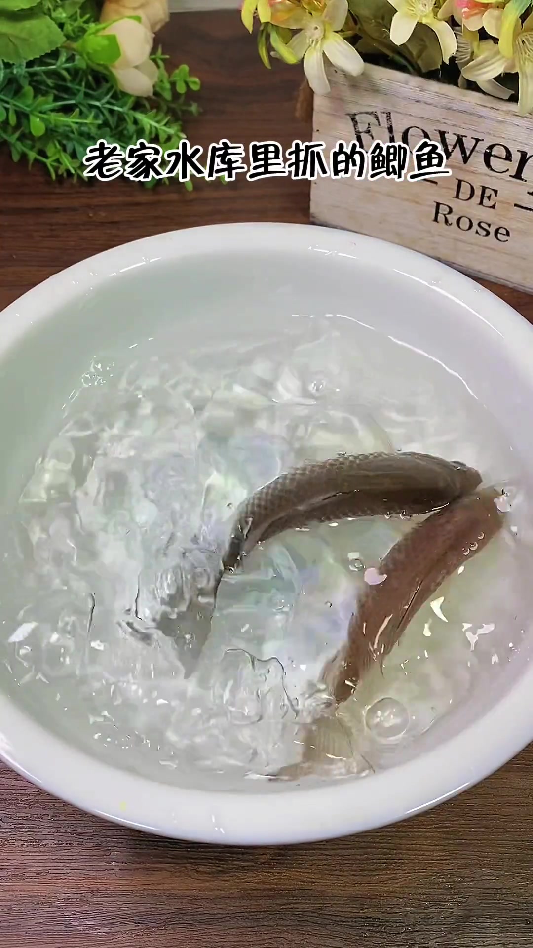 这应该是最适合给宝宝吃鲫鱼的方法,汤鲜味美,营养好喝!鲫鱼汤 宝宝辅食