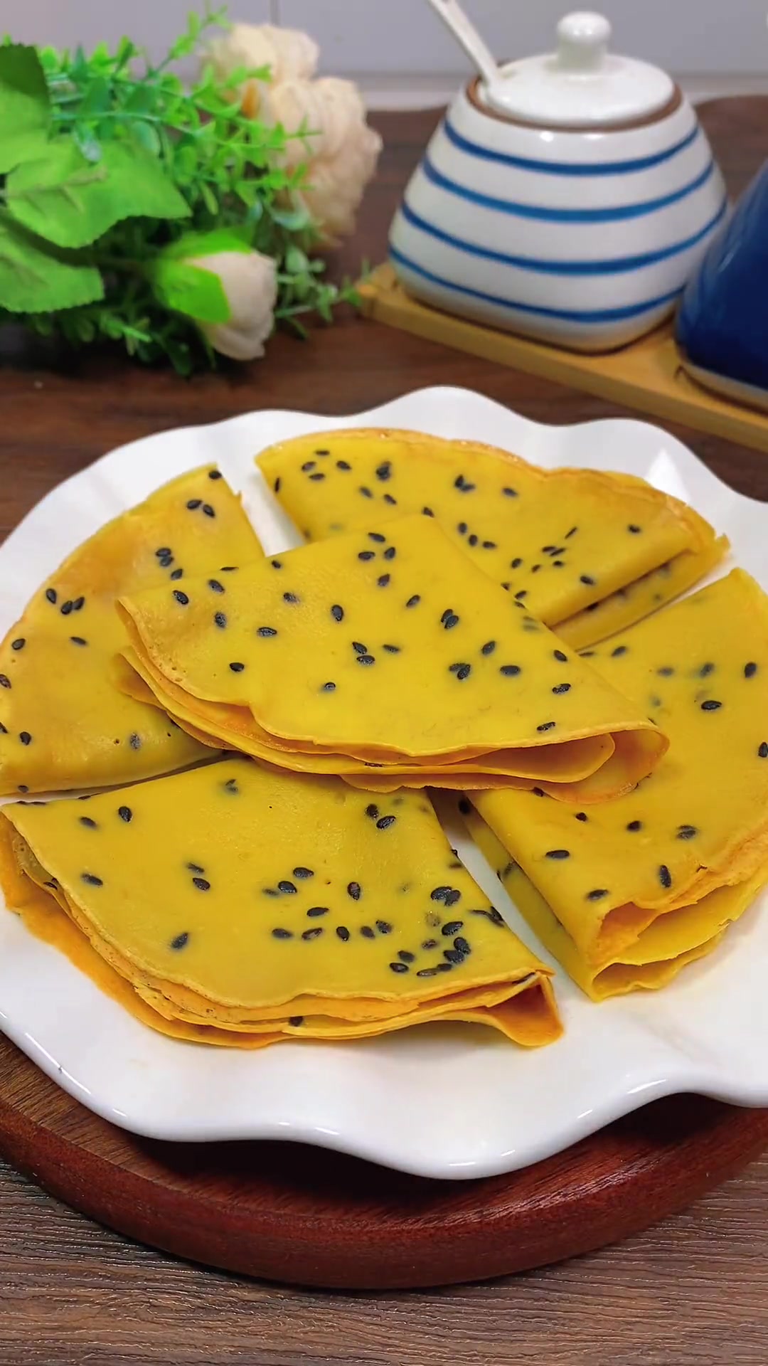 早餐不知道给孩子吃什么的,可以试试这个香蕉黑芝麻薄饼,简单易做又好吃 儿童美食 香蕉饼 黑