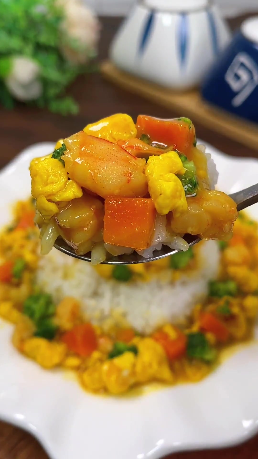 夏天天热孩子不想吃饭?像这样颜色鲜艳,味道丰富的咖喱虾仁饭可以安排上 宝宝辅食 咖喱饭