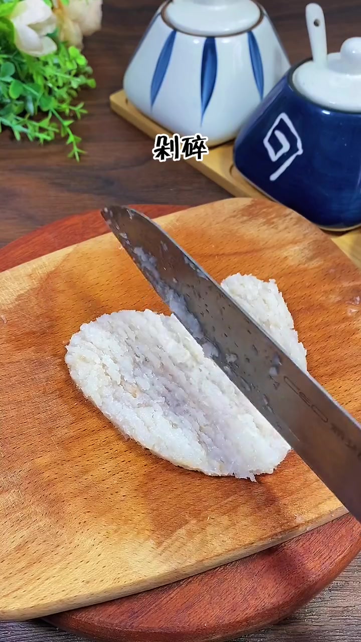 鳕鱼富含多种孩子需要的营养素,每周可以给孩子安排两三次,今天推荐鳕鱼蒸饺 宝宝辅食 鳕鱼