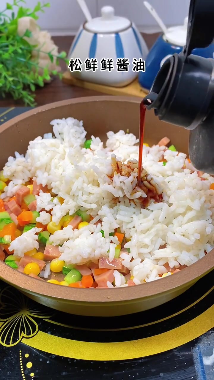 没多少时间给孩子做饭的时候,试试这个午餐肉蛋炒饭,简单易做,好吃又营养 儿童美食 午餐肉 