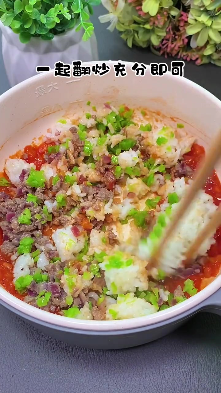 孩子胃口不好的时候,来一碗番茄牛肉烩饭吧,酸甜开胃,营养丰富,孩子秒变干饭人 宝宝辅食 儿