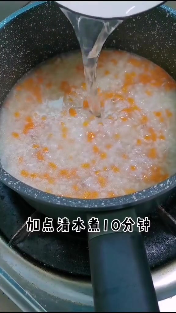 恬恬感冒折腾了几天总算好了,今天给她做了软烂易消化,蛋白质和维生素都丰富的西兰花瘦肉粥,快