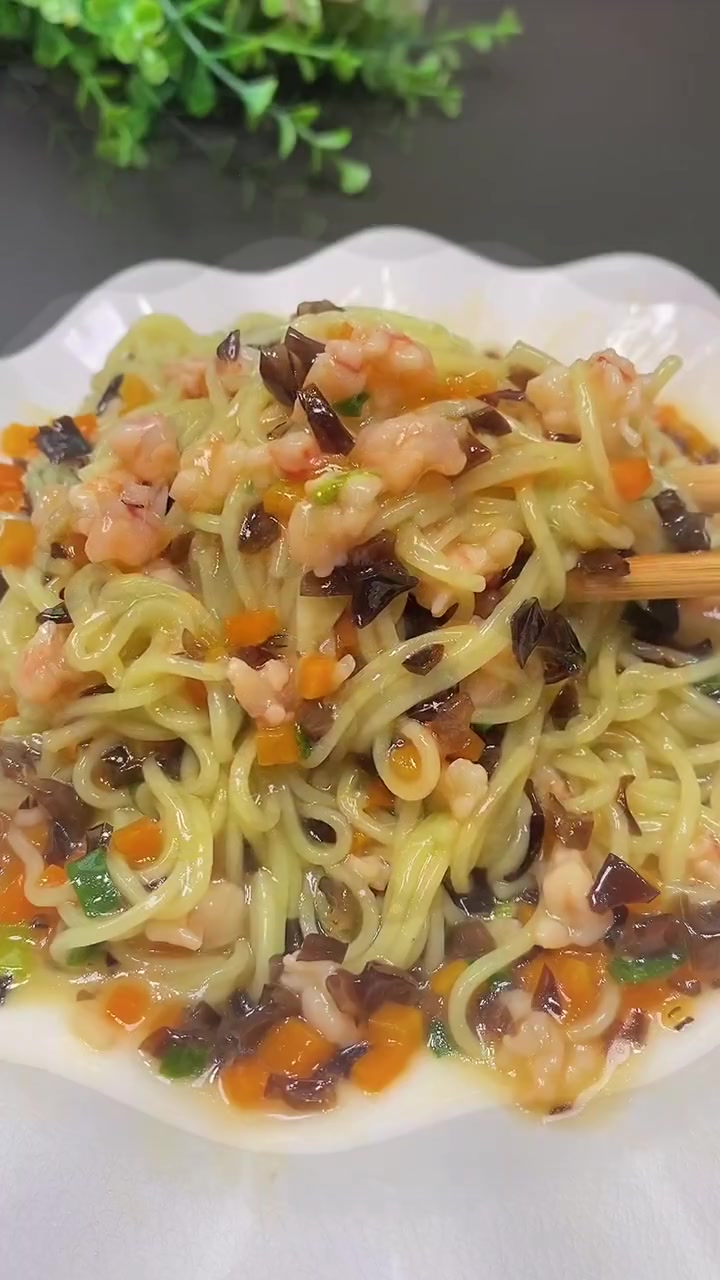 宝宝胃口不好的时候,这碗开胃的虾仁打卤面可以安排上!太好吃了,宝宝轻松光盘!儿童美食 宝宝