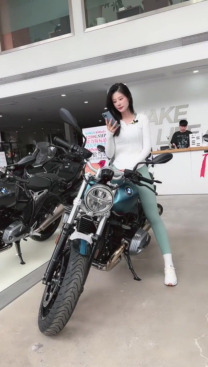 直播高光 最高礼物金额拿铁pure 水鸭蓝现车