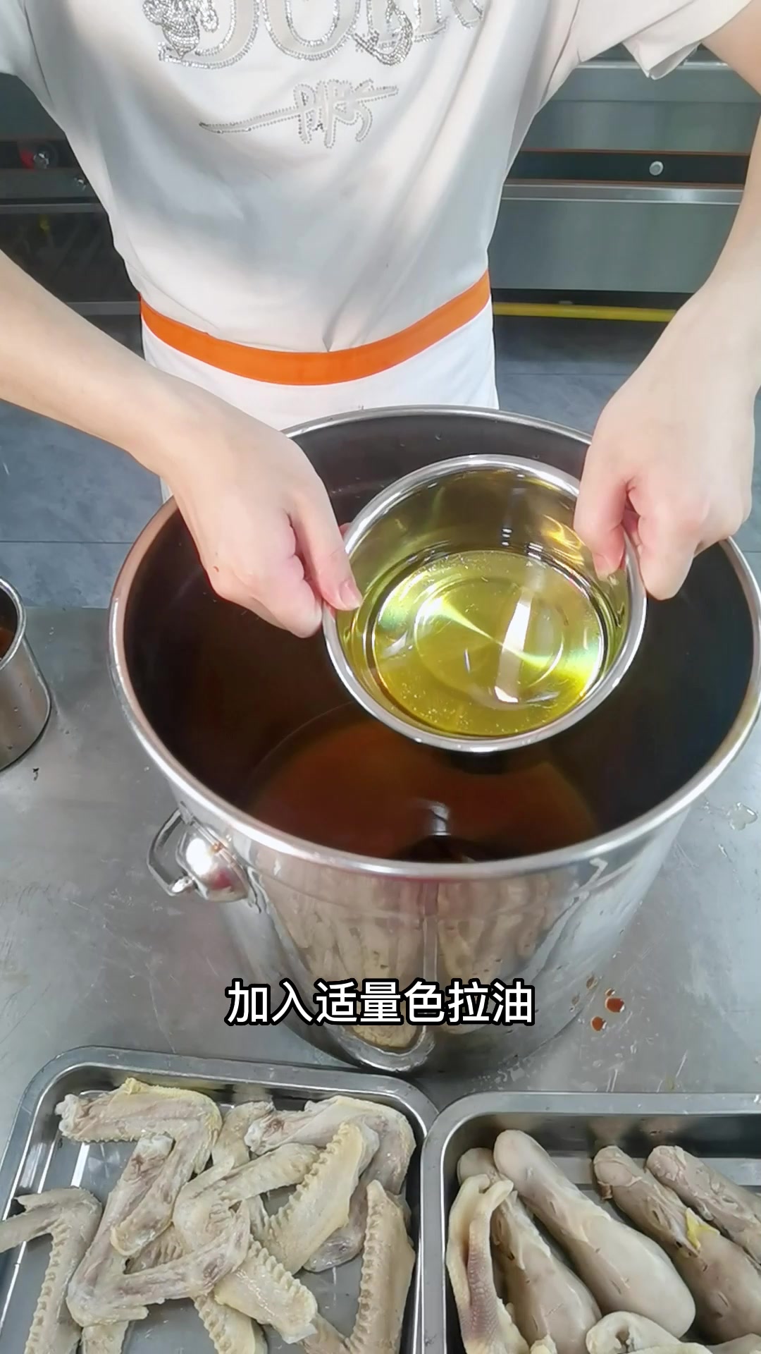 夏季就是吃卤味的季节,一分钟教你做黑鸭卤