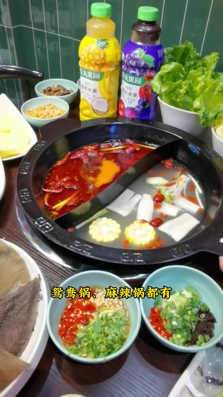 四川老板为了他的龙港媳妇特意在龙港开了一家四川火锅店!菜品还都很平价,不尝尝看嘛?夏天就要