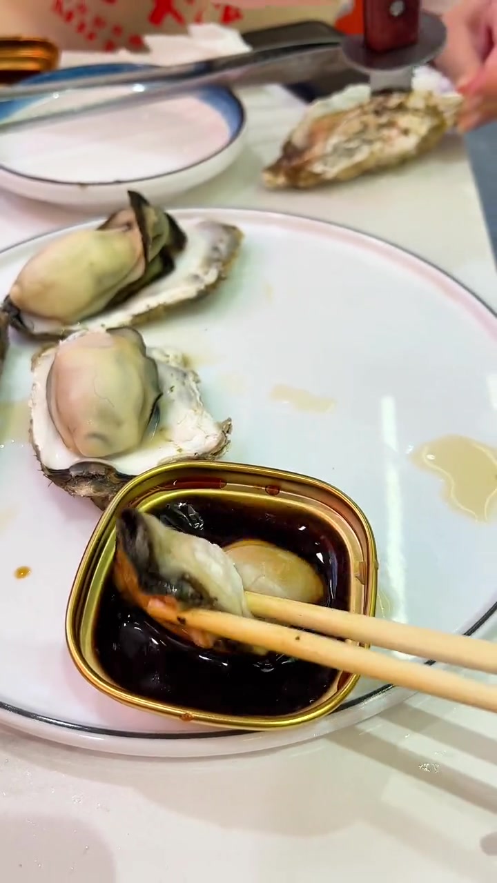 虹桥天街蚝牛先生100电饿的烤肉套餐有点超值,关键牛肉真的很好吃 美味趣食计划 这样吃烤肉