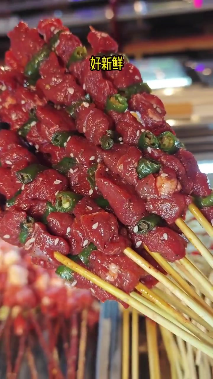 杨家坪宫味渝自助烤肉,菜品丰盛,水果糕点荤菜素菜随便吃 宫味渝自助烤肉馆 重庆美食图鉴 自