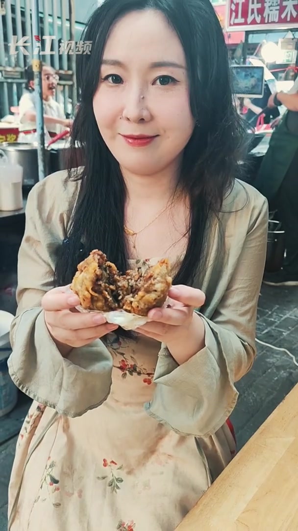 武汉这条百米老巷藏着45家餐饮店,有人打车跨江来排队吃“鸡”