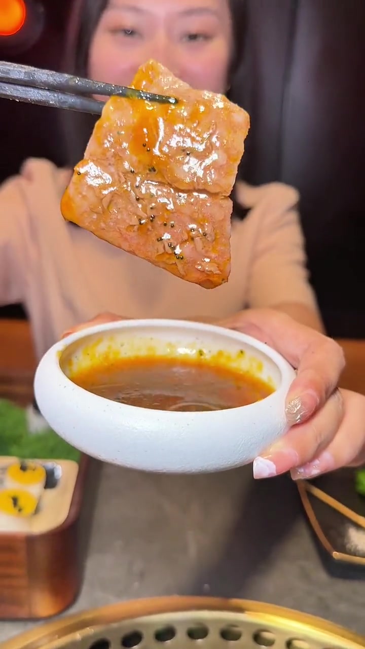不愧是重庆嘿嘿嘿好吃的烧肉,果然有两把刷子,菜品味道服务都没得说!美味趣食计划 新鲜食材让
