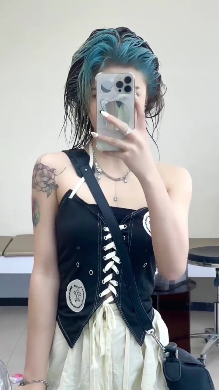 狼尾鲻鱼头 狼尾鲻鱼头搭配刘海染是种什么体验 如何根据脸型选择适合自己的发型 剪发前vs剪