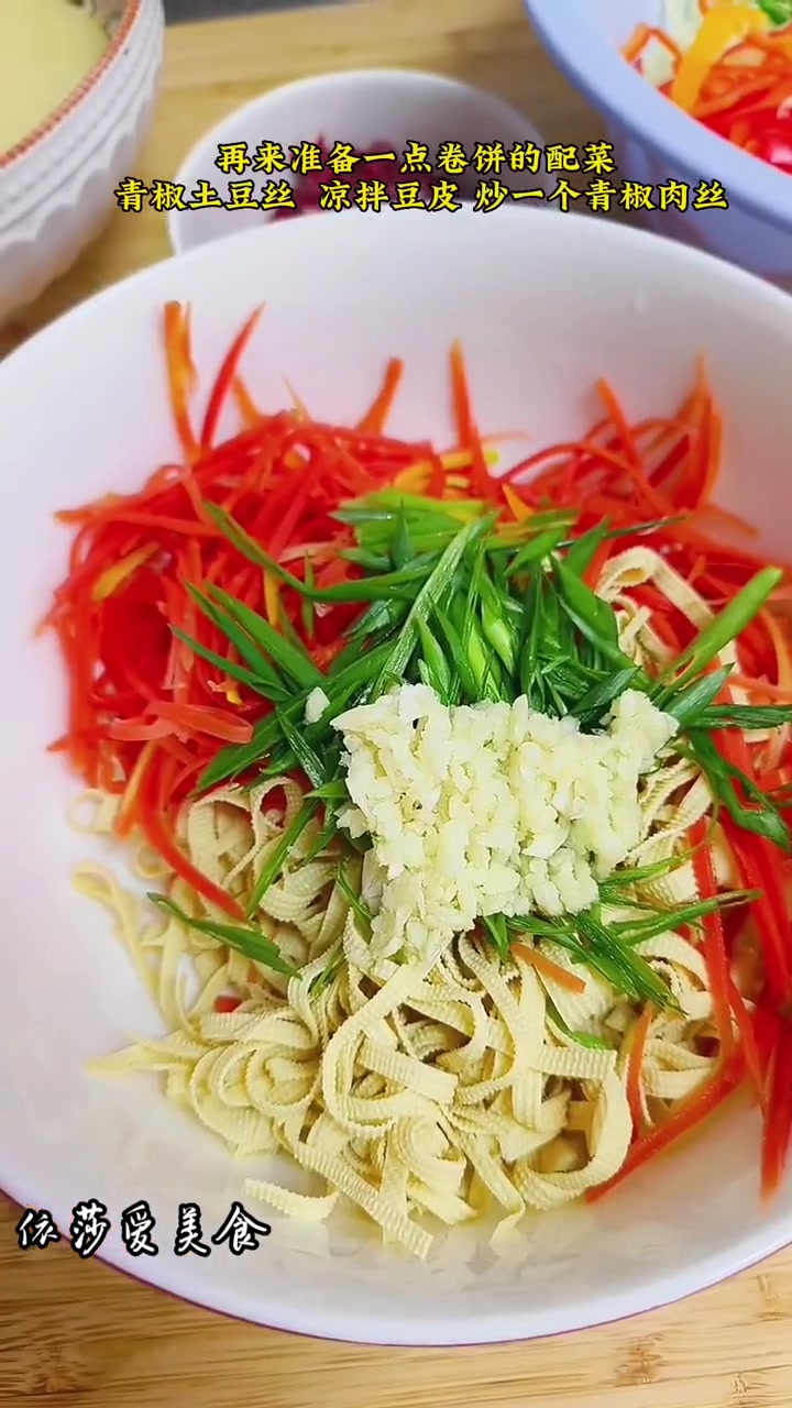 姐妹们你们要的煎饼教程来咯 烙煎饼得要用不沾锅去烙 摊煎饼 煎饼卷菜 家常便饭吃得香