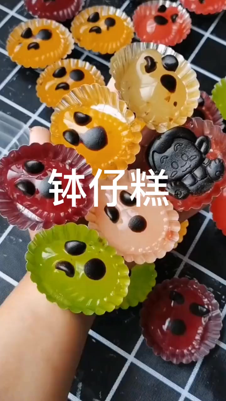 钵仔糕 双皮奶 烧仙草 白凉粉 布丁 这个钵仔糕非常简单,吃不完还能出去摆摊