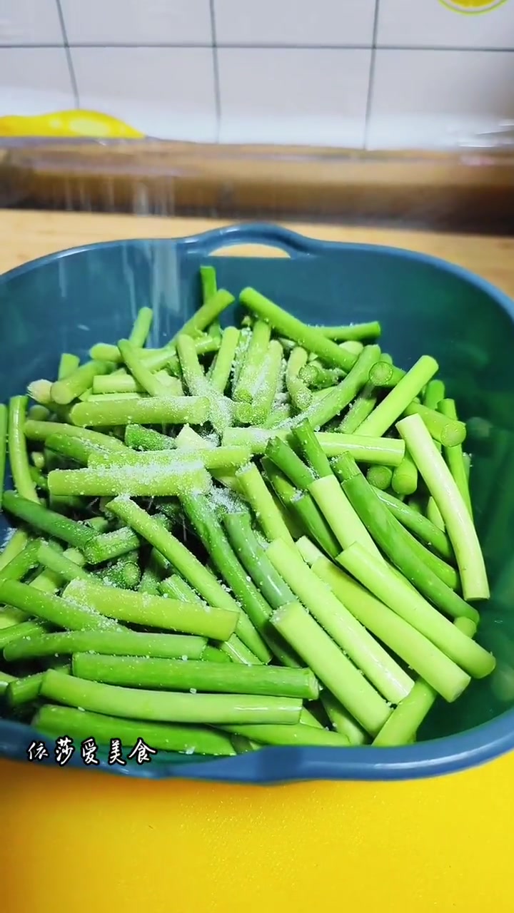 姐妹们你们要的家庭版干炒面片的做法来咯 外面这样一盘能卖多少评论区走起 炒面 西北美食 炒