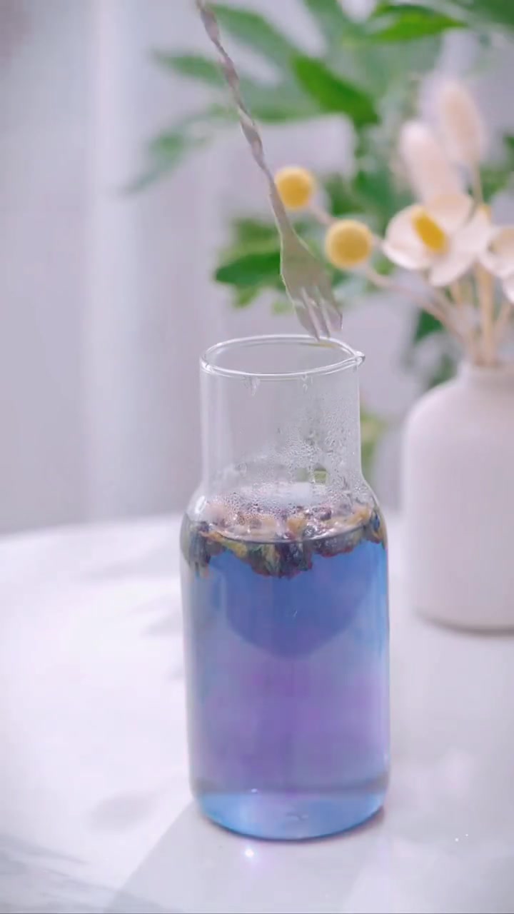 白凉粉 果冻 双皮奶 布丁 烧仙草 学会了这个白凉粉做的果冻小朋友太高兴了,再也不用出去买