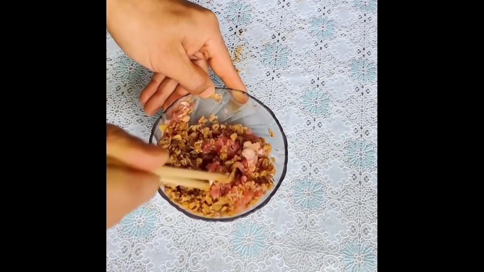 食材玩味搭配,香气四溢的云南羊肚菌饺子