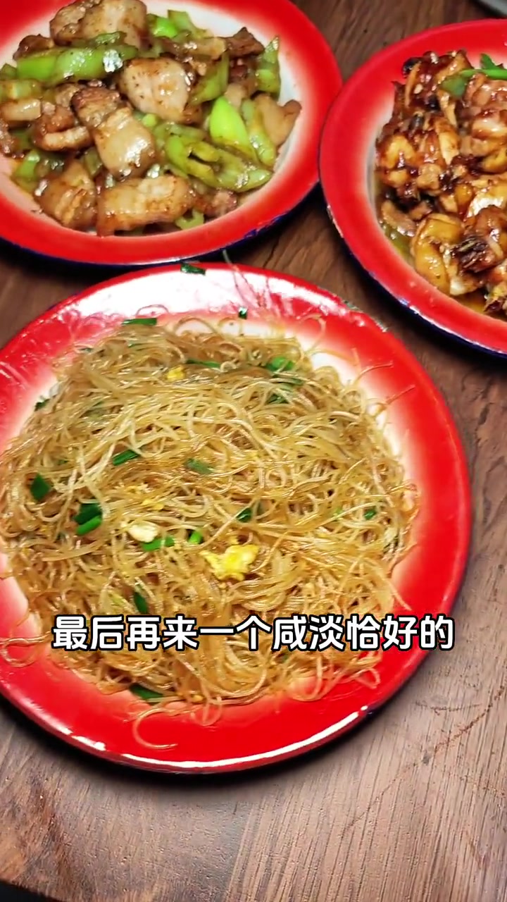 发现了一个很适合晚上小酌几杯的地方,这里原来是吃无花果鸡煲,最近新增了大排档的小炒类型;大