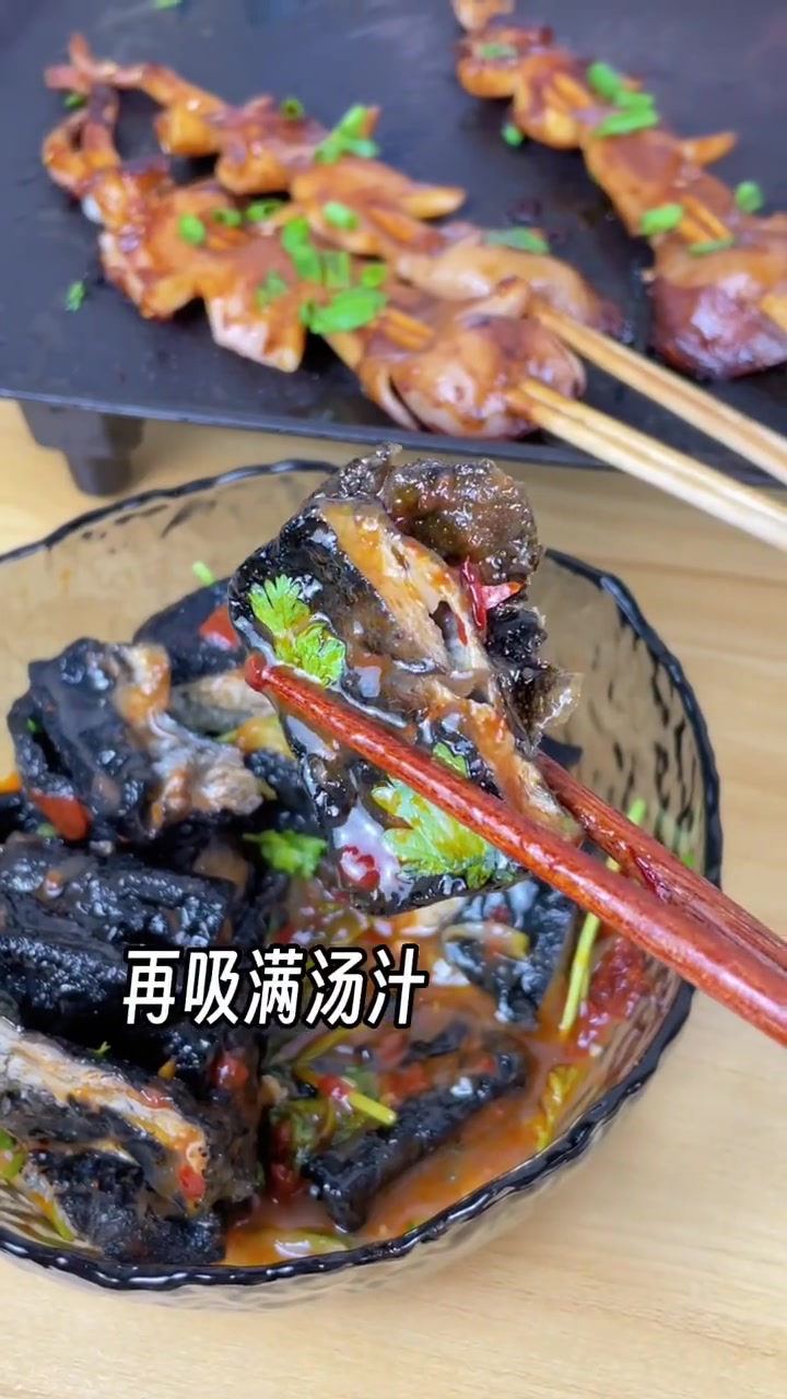 一不小心扒到了路边摊小吃的半成品～多多平价零食 美食vlog 臭豆腐 小吃 方方好哇塞