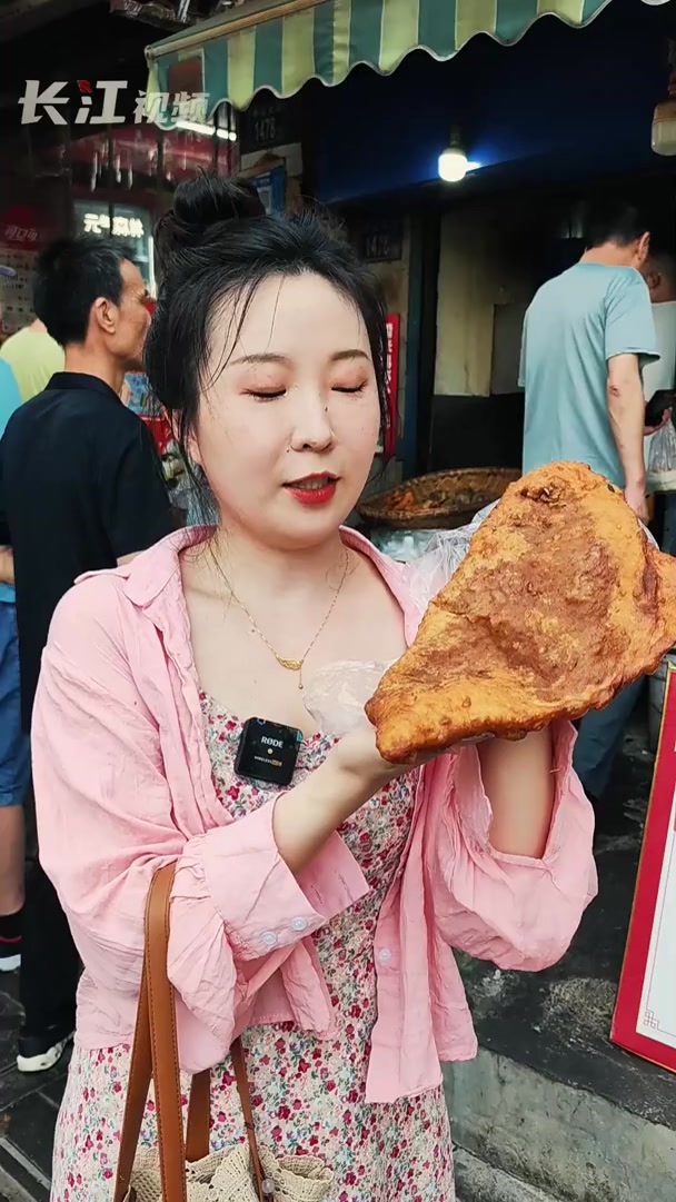 香酥四溢!在武汉江边的这条路上过早,排队时喊一声能点到“隐藏菜单”