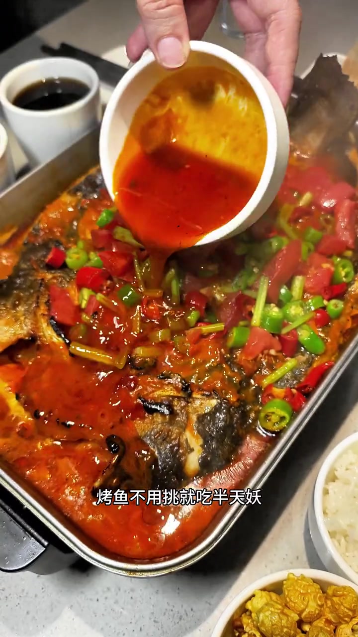 半天妖新口味三选一只要119? 半天妖烤鱼 和奶龙一起吃烤鱼 半天妖奶龙联名 半天妖暑假狂