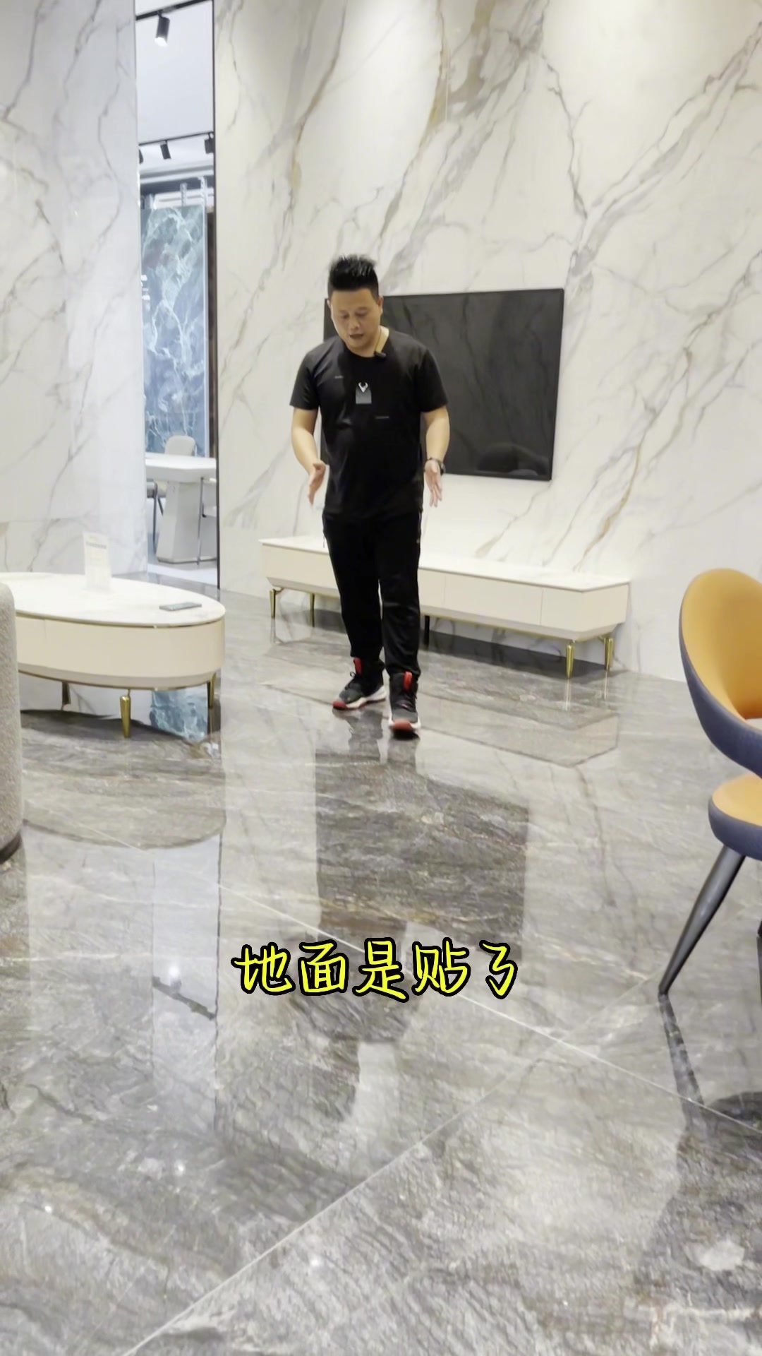 鱼肚金岩板、鱼肚白岩板、岩板背景墙、岩板整装、岩板定制、别墅