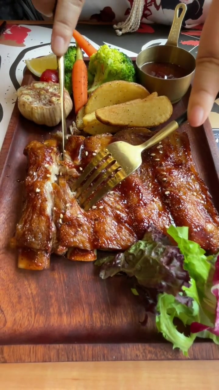 万象城附近约会的好去处,他家菜品精致唯美味道还很赞!NordGrillBar 青岛西餐厅 