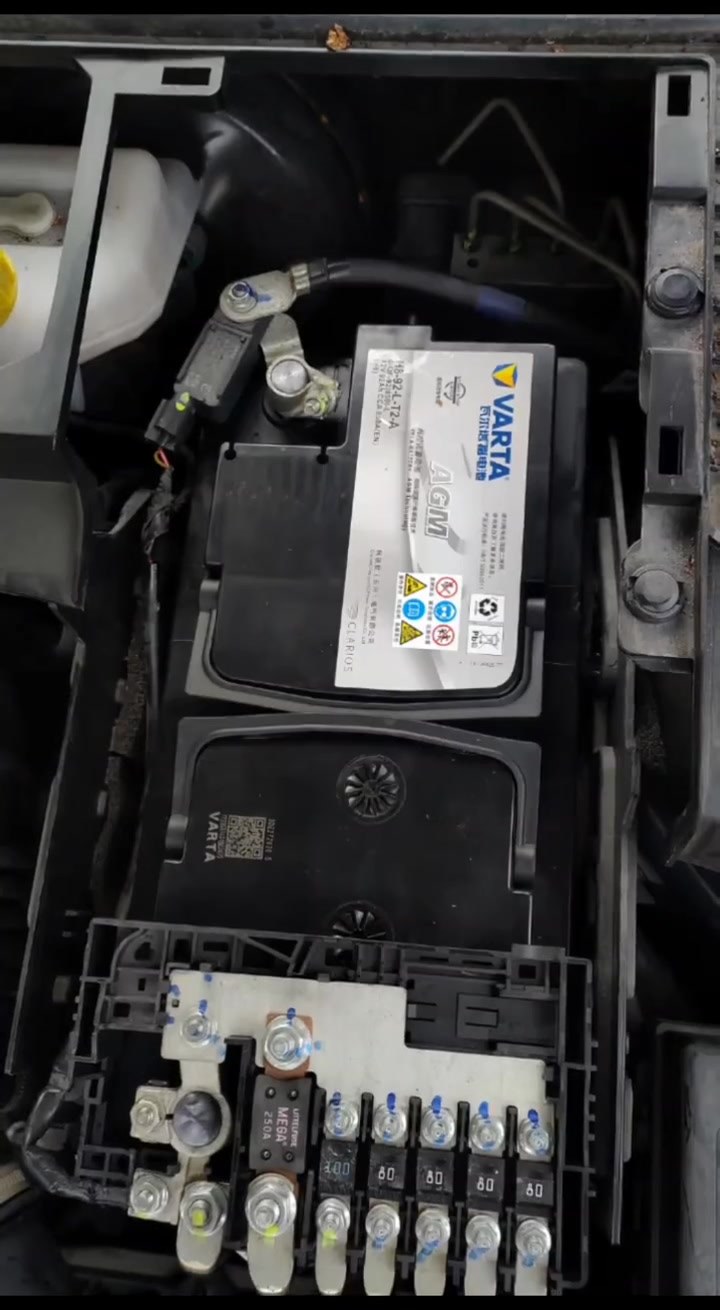 长城高端系列魏派VV72.0T,3年半电池不行了,更换AGM92N蓄电池,启动声浪真猛 汽