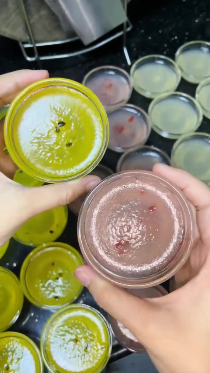 钵仔糕 双皮奶 烧仙草 白凉粉 布丁 这个钵仔糕非常简单,吃不完还能出去摆摊