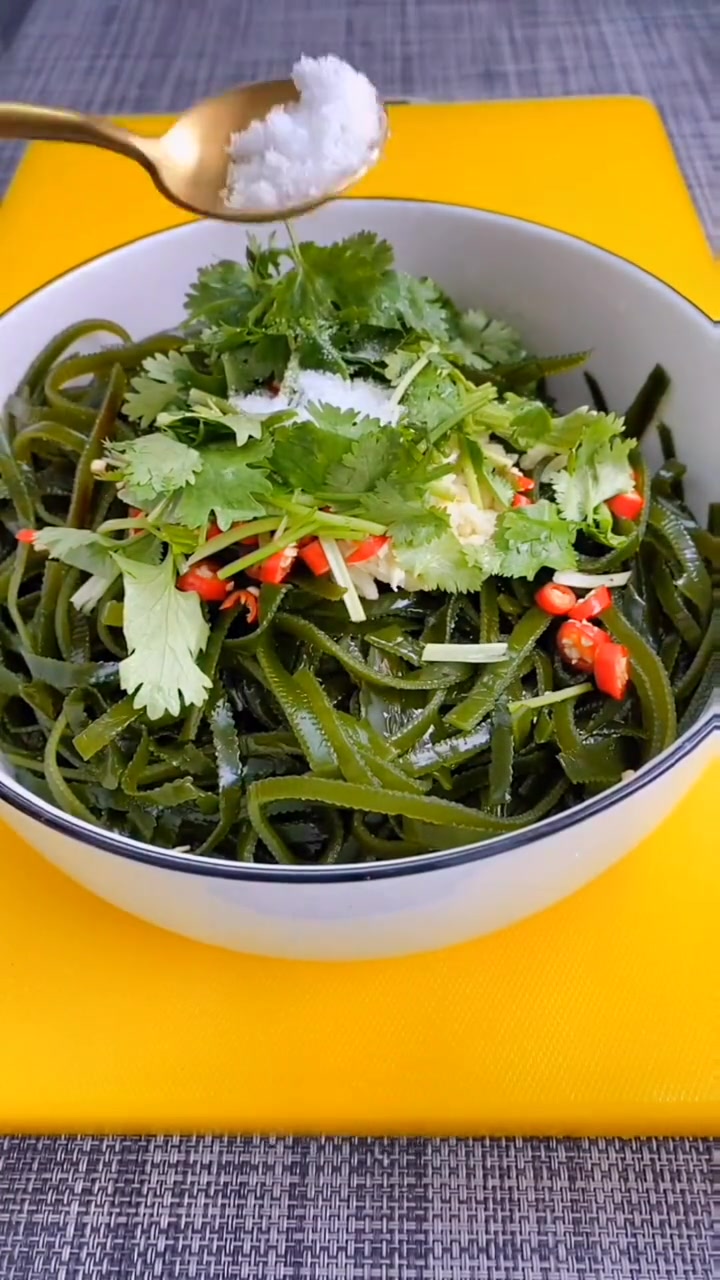 夏天必备的凉拌菜 凉拌海带丝 夏日低卡凉拌菜 海带 凉菜系列