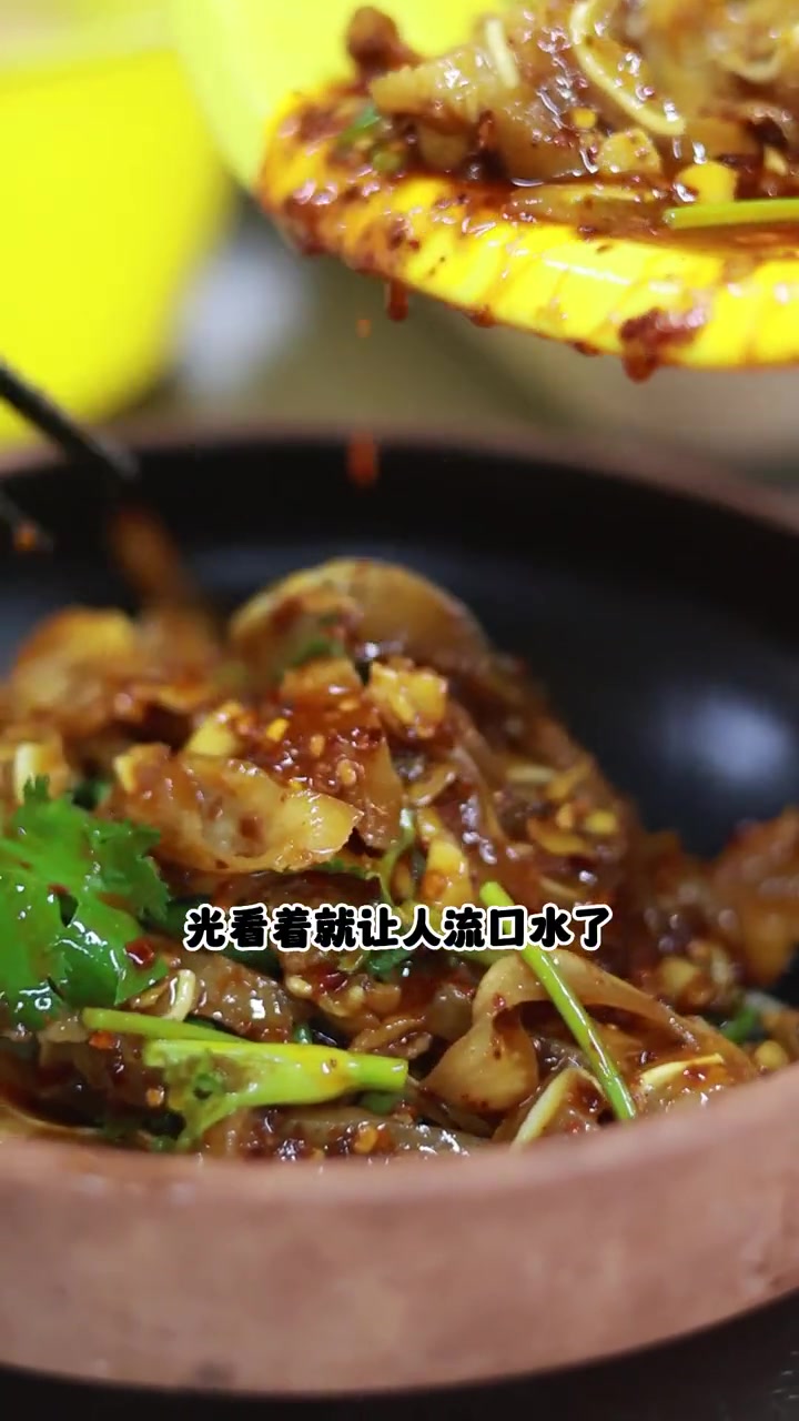 最绝的还是这红烧野生翘鱼,香辣入味,超级下饭,答应我,一定要来尝一下哦!吉首吃喝玩乐官方号