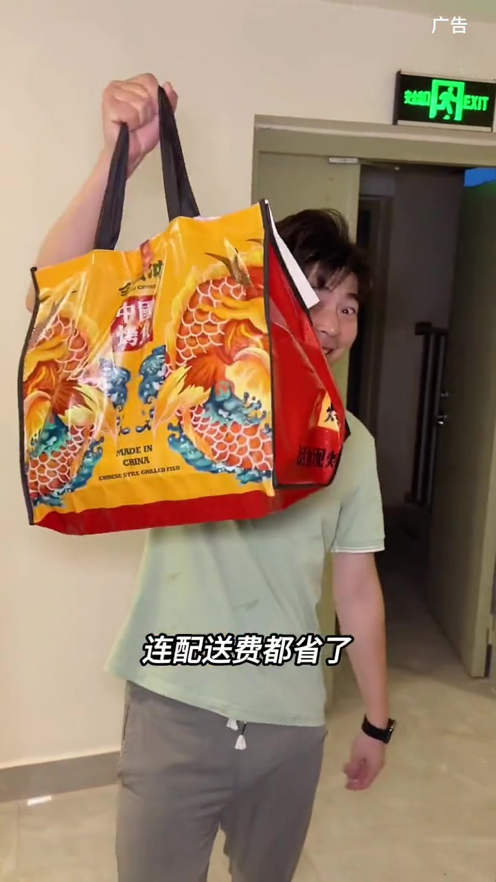 令狐冲烤鱼上线外卖啦!128送到家还免配送费,还送了两样小菜三碗米饭一份荔枝肉和三瓶快乐水