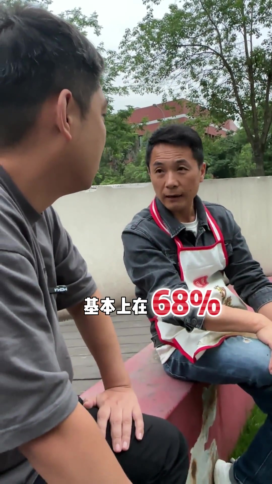 父爱如山!单身父亲摆摊卖鸡锁骨抚养女儿,南哥感动流泪